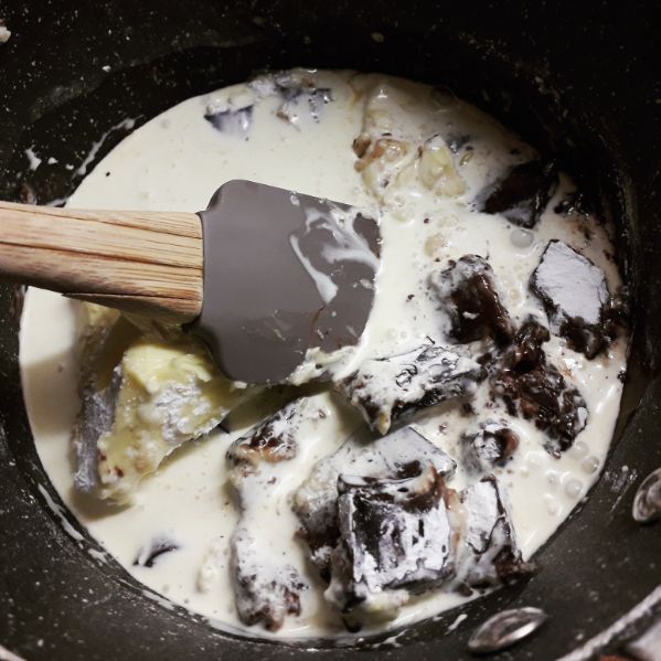 Chocolate Fudge Icing Melting